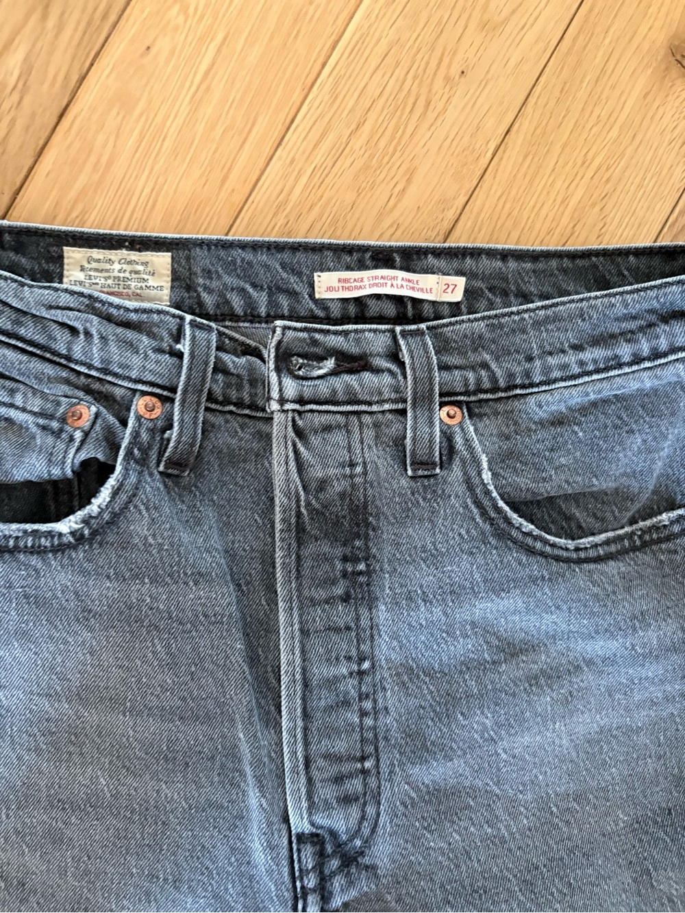 Levi’s Ribcage High-Rise dark Grey Denim Jeans